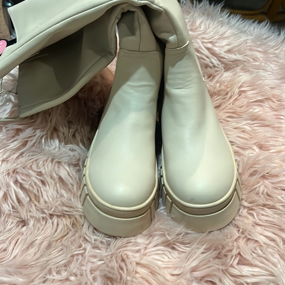 Nude|beige New with tag fashion tall platform boots zip up side size US 9 - Picture 7 of 7